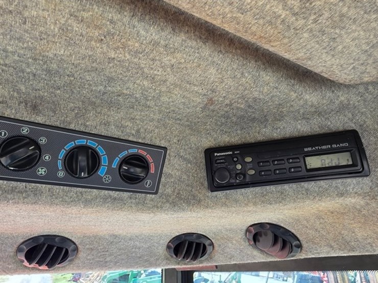 2005-agco-lt75-image-57