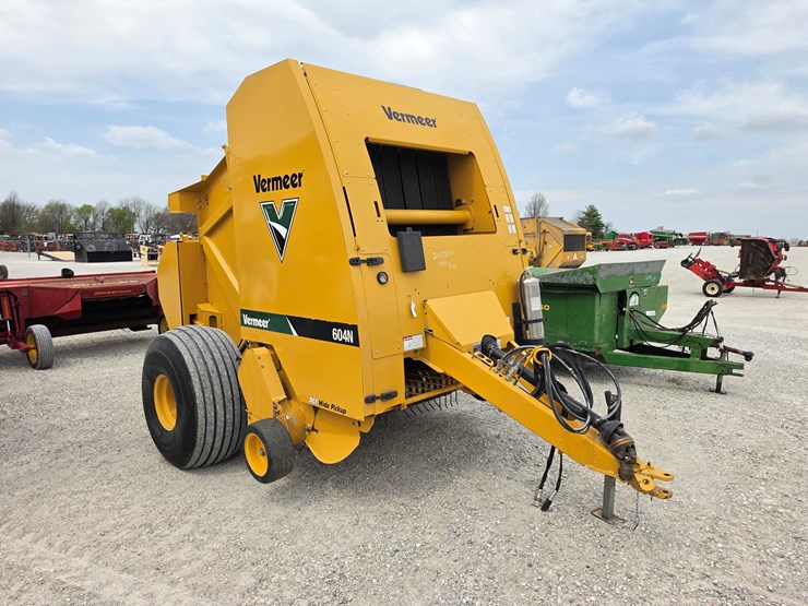2016-vermeer-604n-image-1