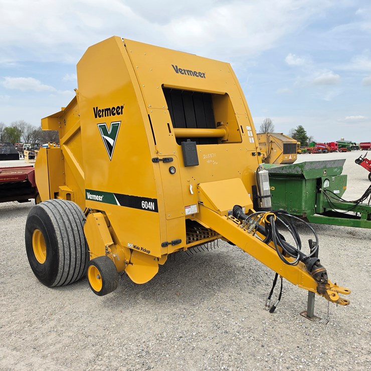 2016 VERMEER 604N