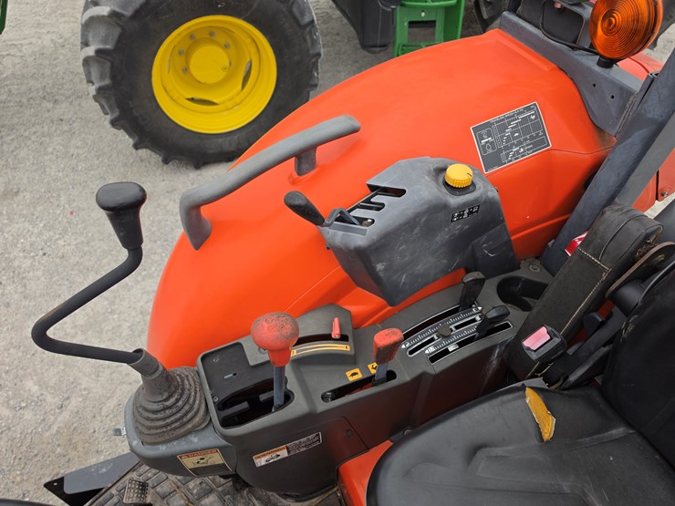 2014-kubota-m6060-image-12