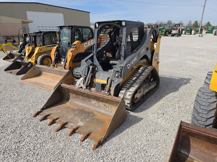 2022-deere-317g-image-24