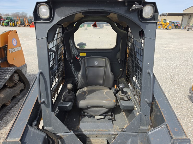 2022-deere-317g-image-7