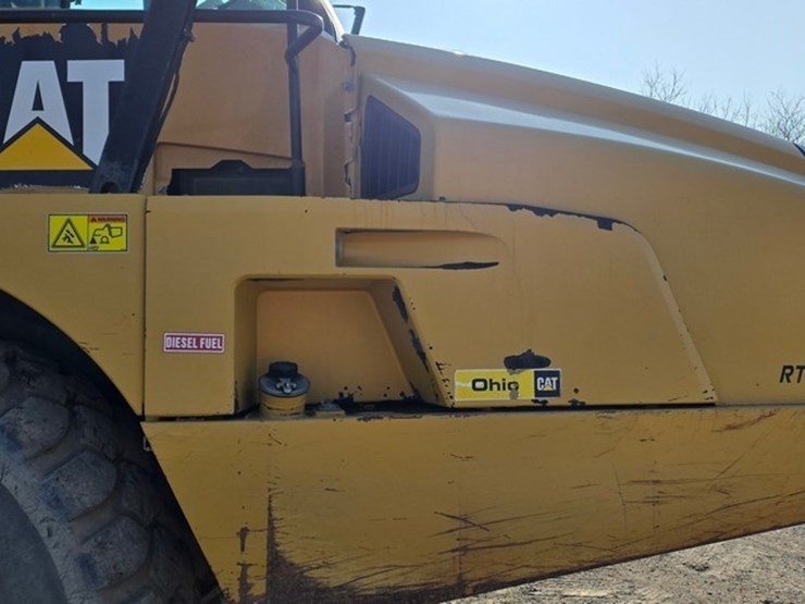 2014-caterpillar-740b-image-53