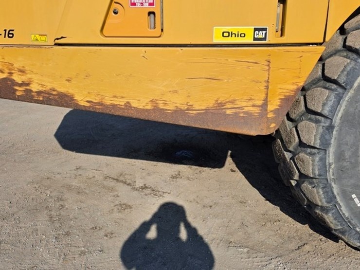 2014-caterpillar-740b-image-8