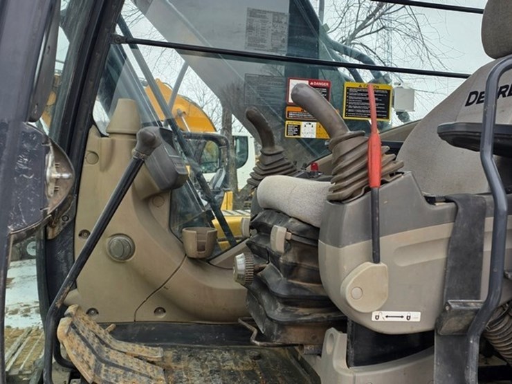 2012-deere-200d-lc-image-72