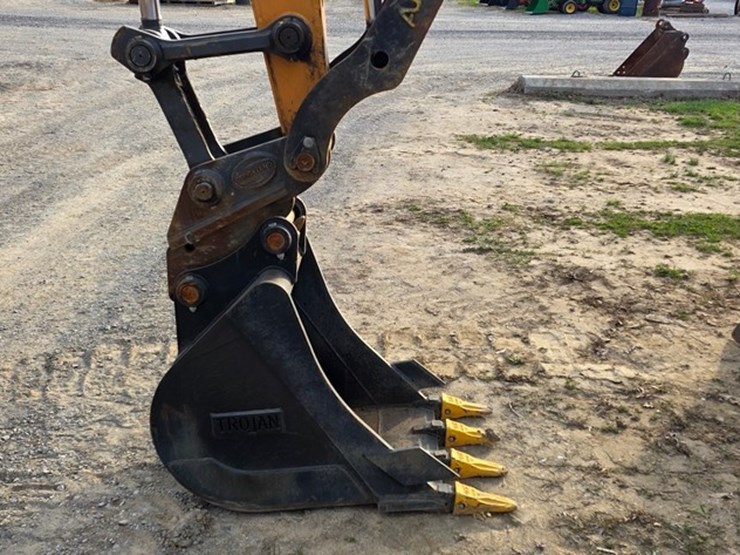 2021-case-cx80c-image-46