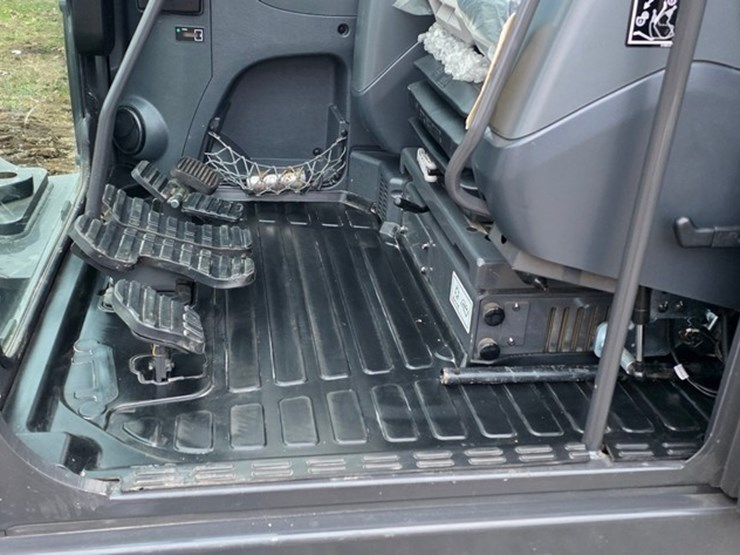 2020-new-holland-e57c-image-60