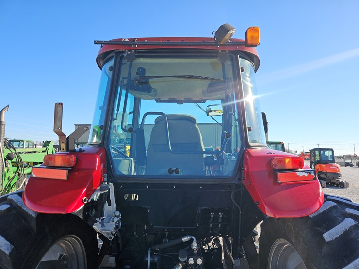 2012-case-ih-farmall-125a-image-11