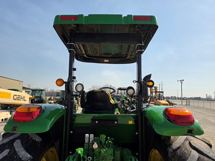 2017-john-deere-6110m-image-12