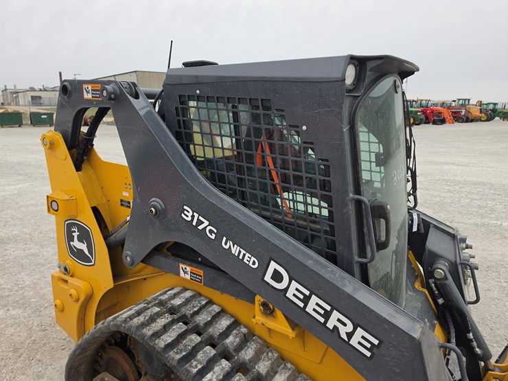 2023-deere-317g-image-23