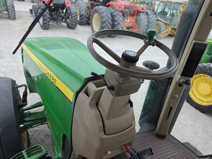 2011-john-deere-8235r-image-8