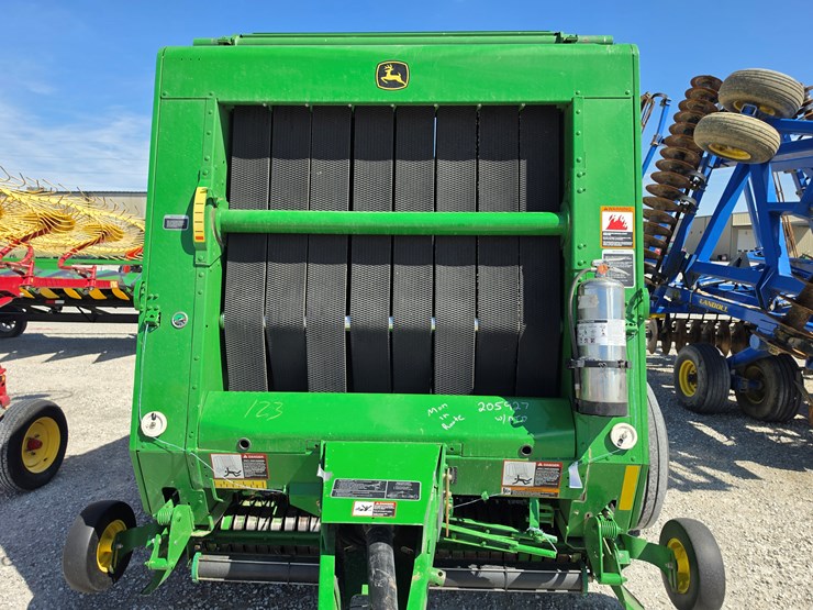 2010-john-deere-568-image-3
