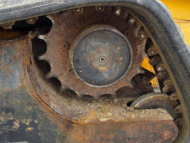 2008-new-holland-c185-image-30