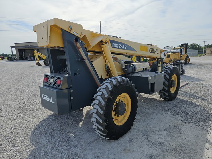 2014-gehl-rs12-42-image-16