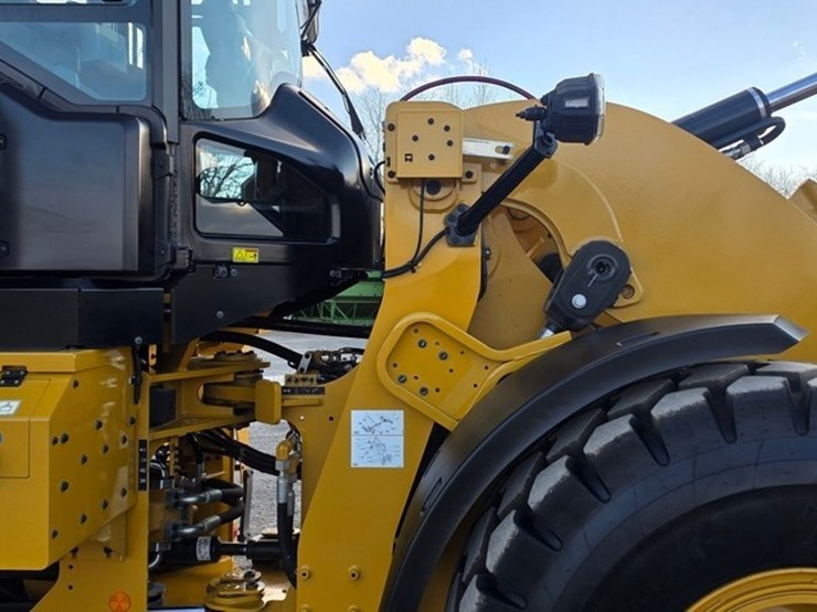 2024-caterpillar-930-image-36