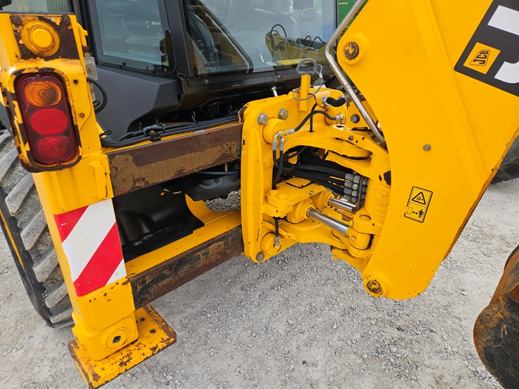 2018-jcb-3cx-compact-image-14