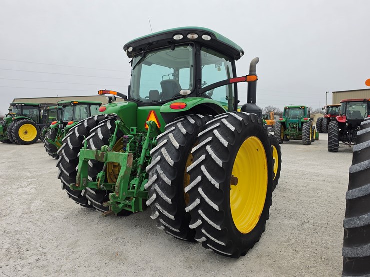 2011-john-deere-8235r-image-17