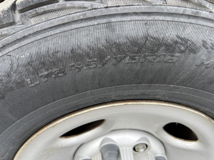 2001-chevrolet-suburban-image-17