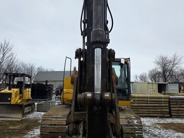 2012-deere-200d-lc-image-60