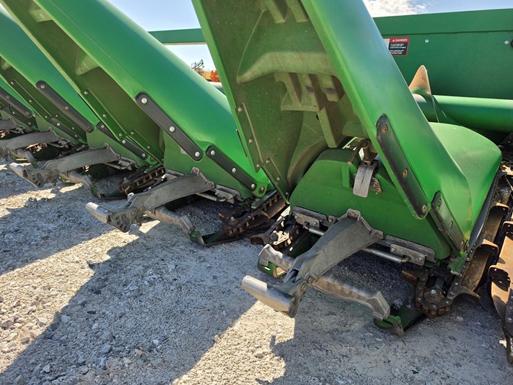 2014-john-deere-608c-image-12