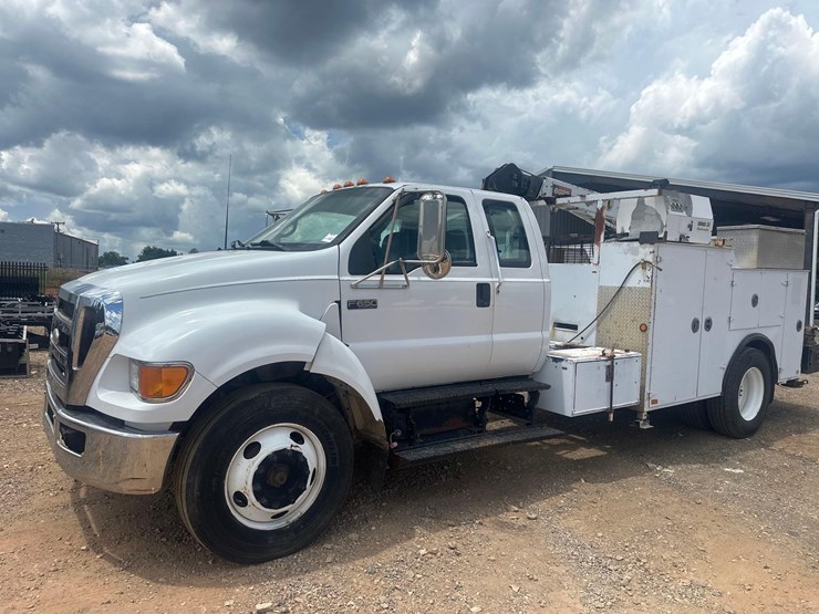 2005-ford-f650-image-1