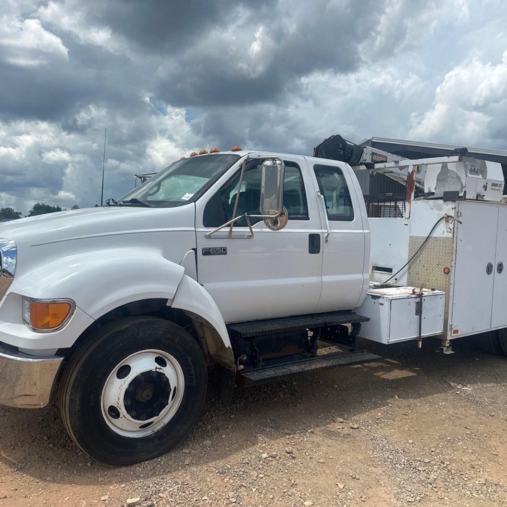 2005 FORD F650