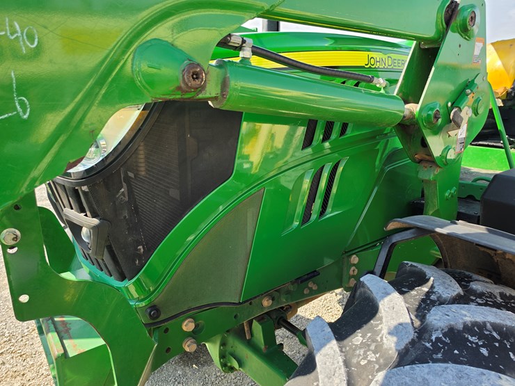 2017-john-deere-6110m-image-22