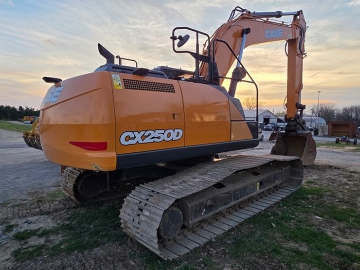 2022-case-cx250d-image-3