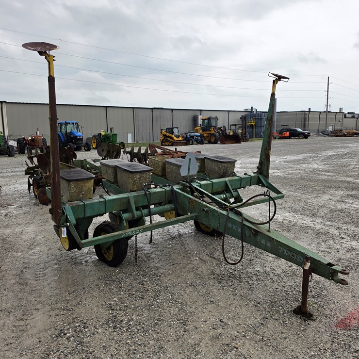 JOHN DEERE 7000