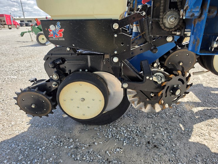 2016-kinze-3000-image-12