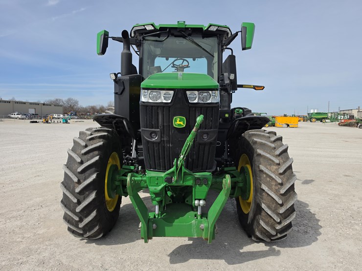 2021-john-deere-7r-210-image-2