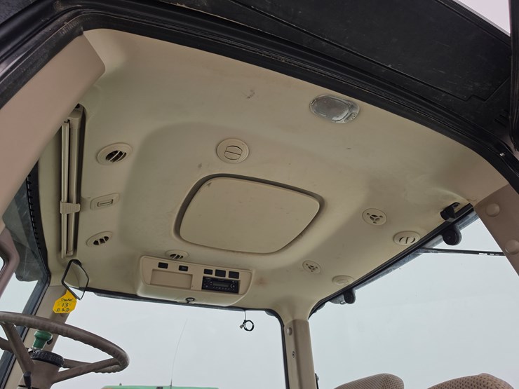 2011-john-deere-8235r-image-5