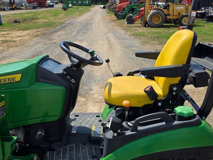 2014-john-deere-1025r-image-19