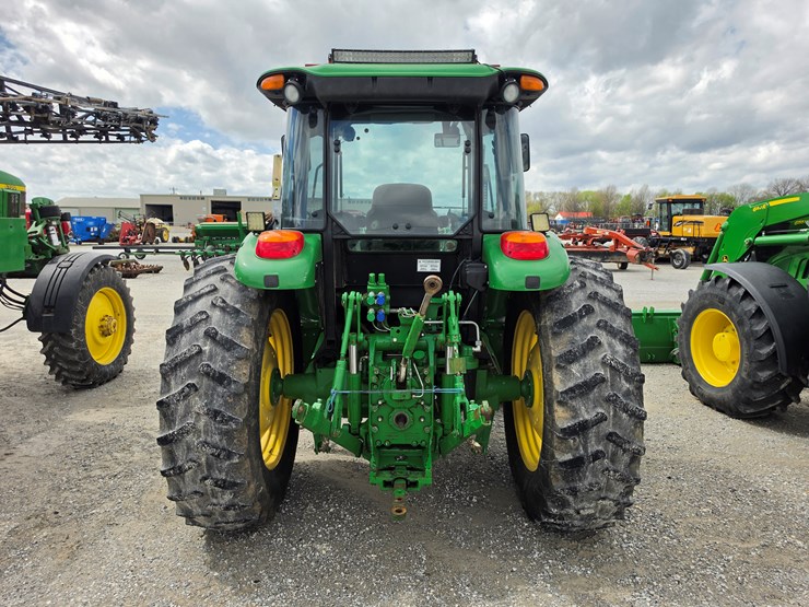 2014-john-deere-6140d-image-16