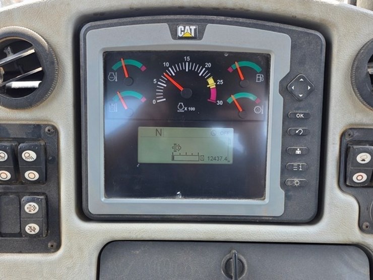 2012-caterpillar-d6t-xl-image-81