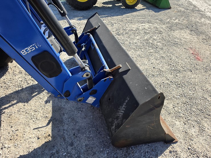 2013-new-holland-ts6.120-image-24