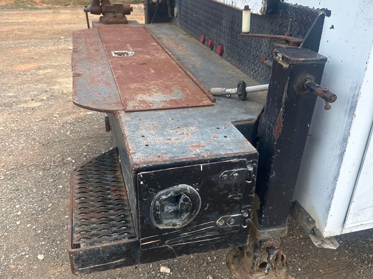 2005-ford-f650-image-13