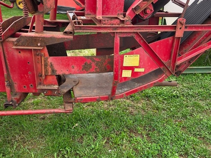 new-holland-273-image-19