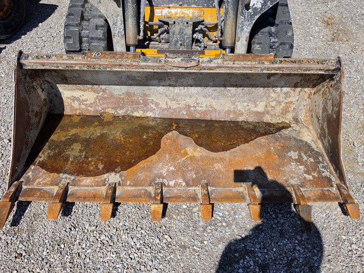 2023-deere-317g-image-3