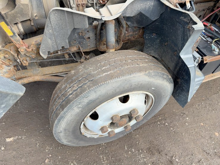 2014-mitsubishi-fuso-fe160-image-9