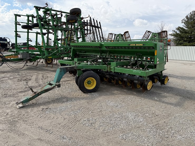 1992-john-deere-750-image-1