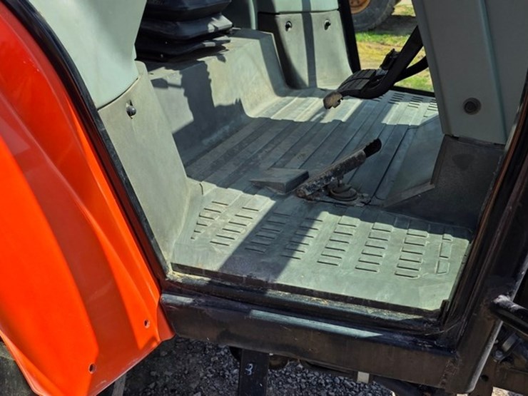 2005-agco-lt75-image-43