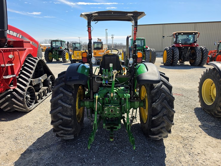 2014-john-deere-5085m-image-7