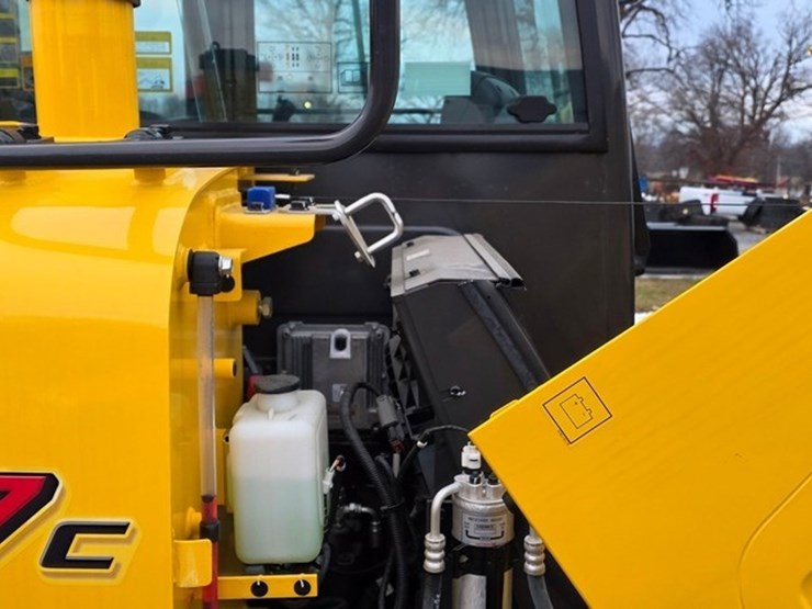 2020-new-holland-e57c-image-53