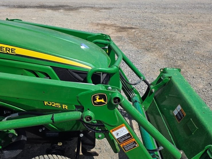 2014-john-deere-1025r-image-9