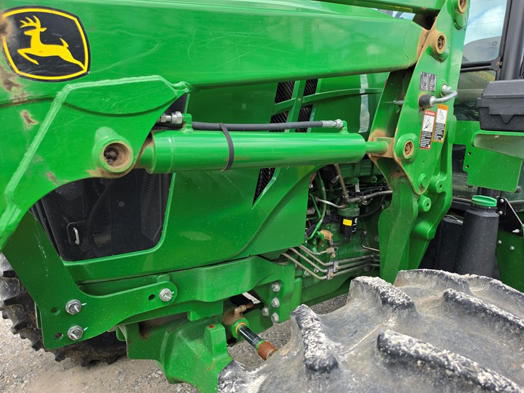 2014-john-deere-6140d-image-8
