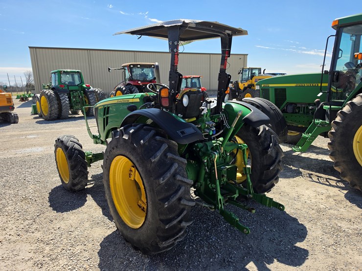 2014-john-deere-5085m-image-11