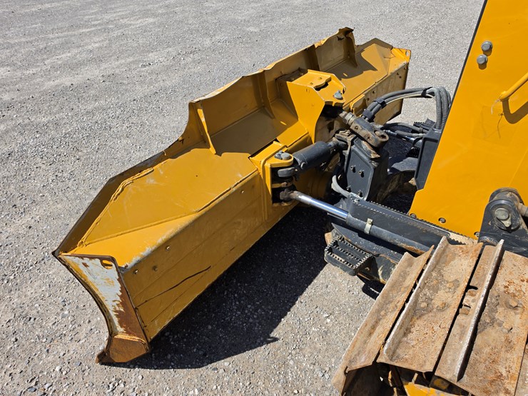 2023-deere-450-lgp-image-5