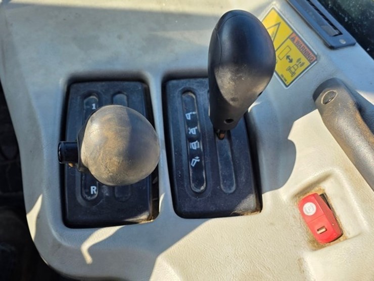 2014-caterpillar-740b-image-77