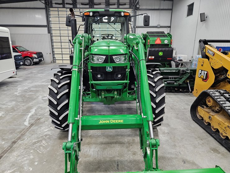 2020-john-deere-6145m-image-4